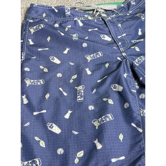 Tommy Bahama Relax Men's Swim Suit Size 32 Blue Cocktail Theme - Picture 2 of 6